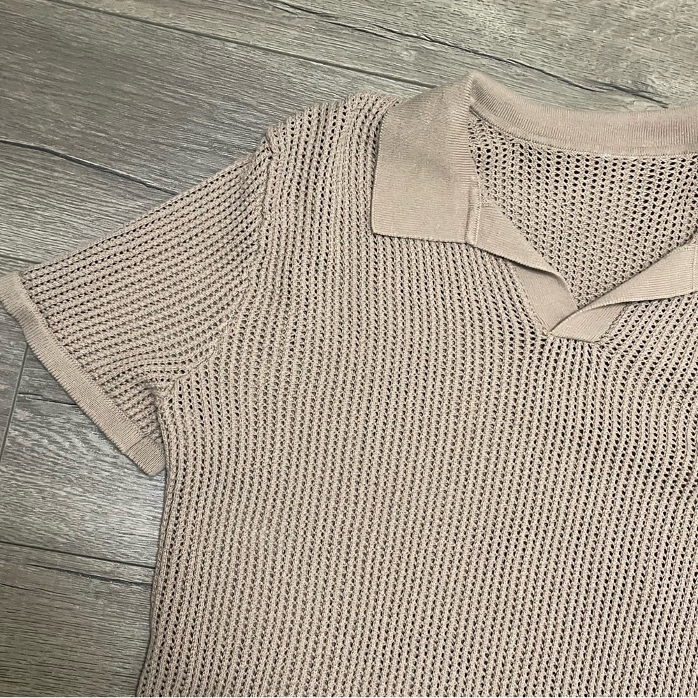 ALO Men's Yoga Open Knit Polo Shirt Short Sleeve Beige - Picture 4 of 8